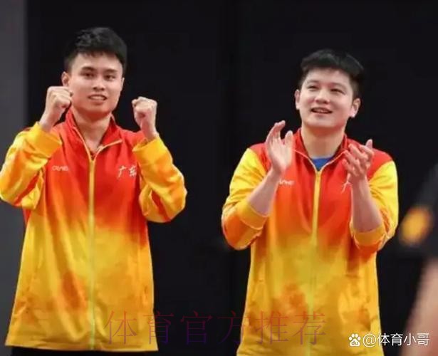 众生相!温瑞博丢冠低头,周启豪仰天振臂,不愧是樊振东队友 众生相!温瑞博丢冠低头,周启豪仰天振臂,不愧是樊振东队友